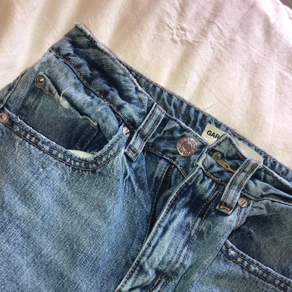 Medium wash mom jeans ripped
